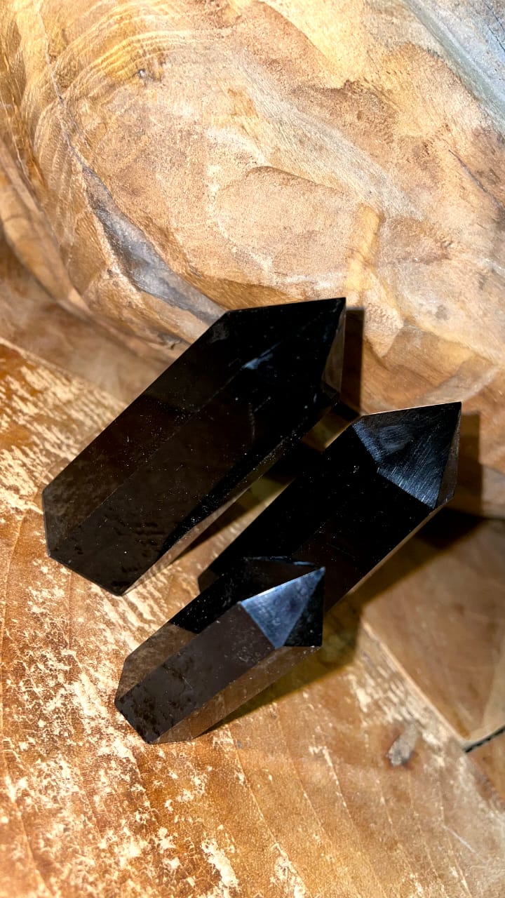 SCHUNGITE TOWER ( BLACK)