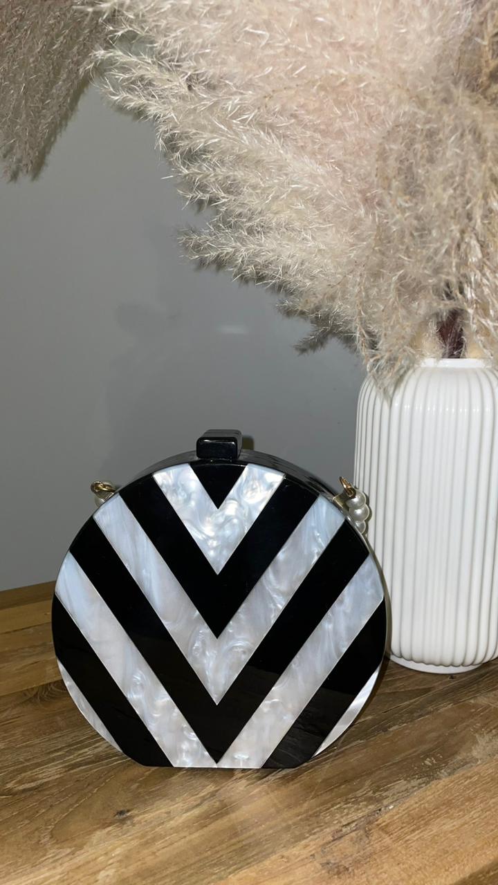 BLACK AND WHITE GEOMETRIC STITCHING ACRYLIC  HANDBAG