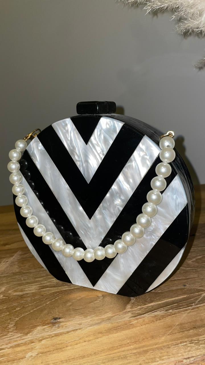 BLACK AND WHITE GEOMETRIC STITCHING ACRYLIC  HANDBAG