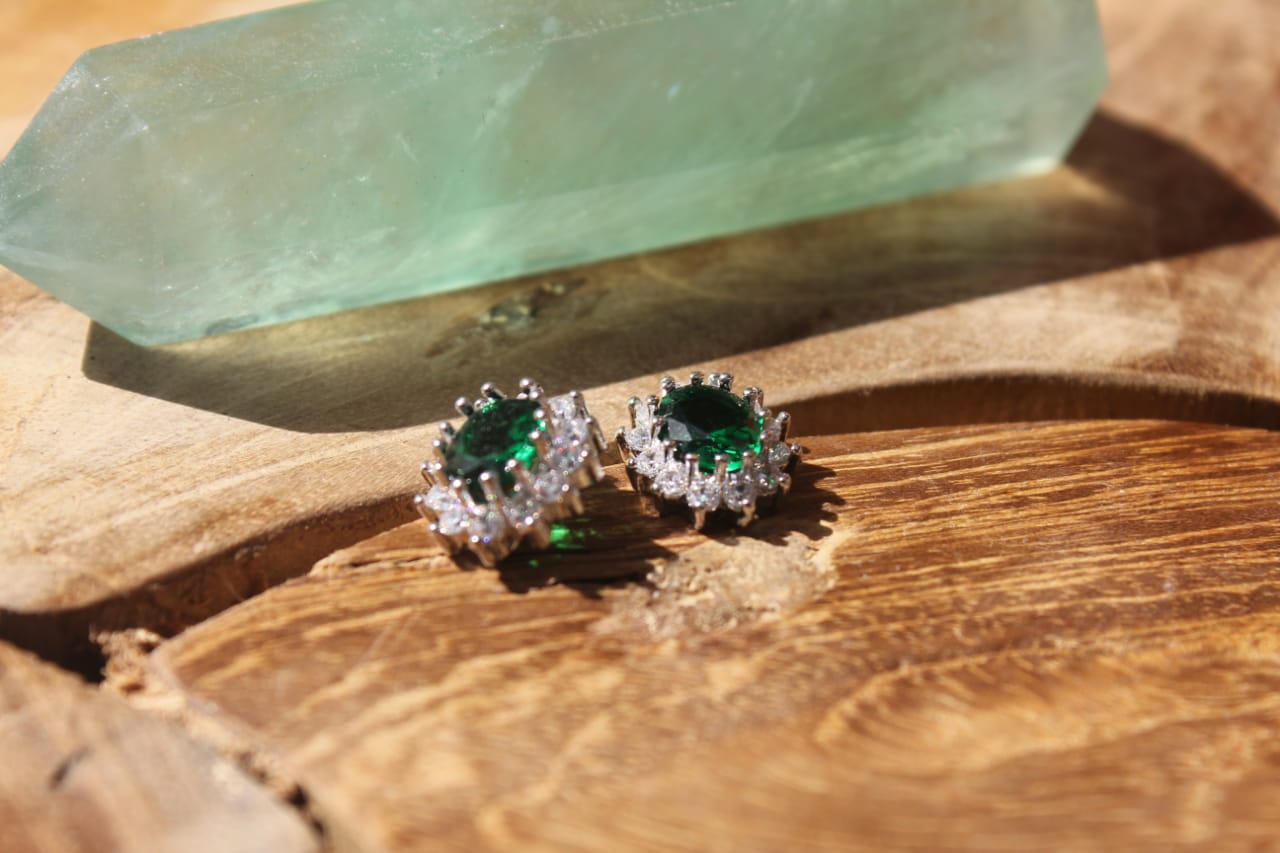 GREEN GEMSTONE ROUND STUD EARRINGS