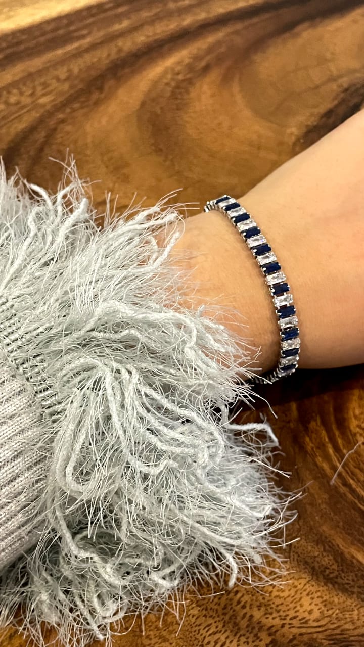 MULTIPLE BLUE & WHITE DIAMONDS BRACELET