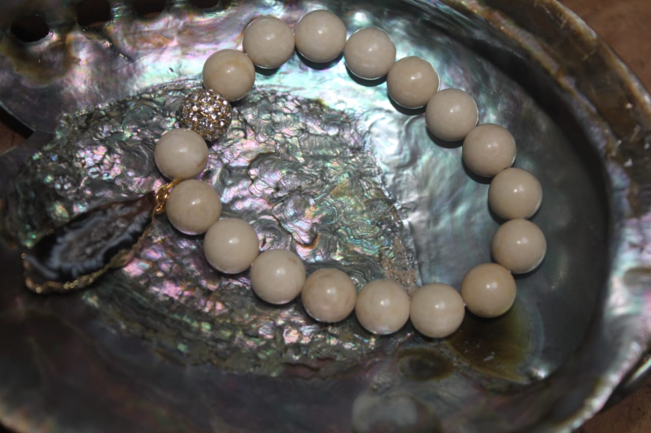 MULTIPLE WHITE PEARLS PLATED BRACELET