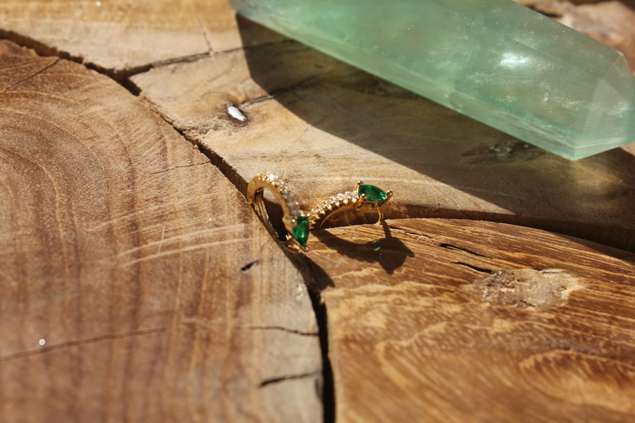 GOLD PLATED EARRINGS WITH GREEN STONE