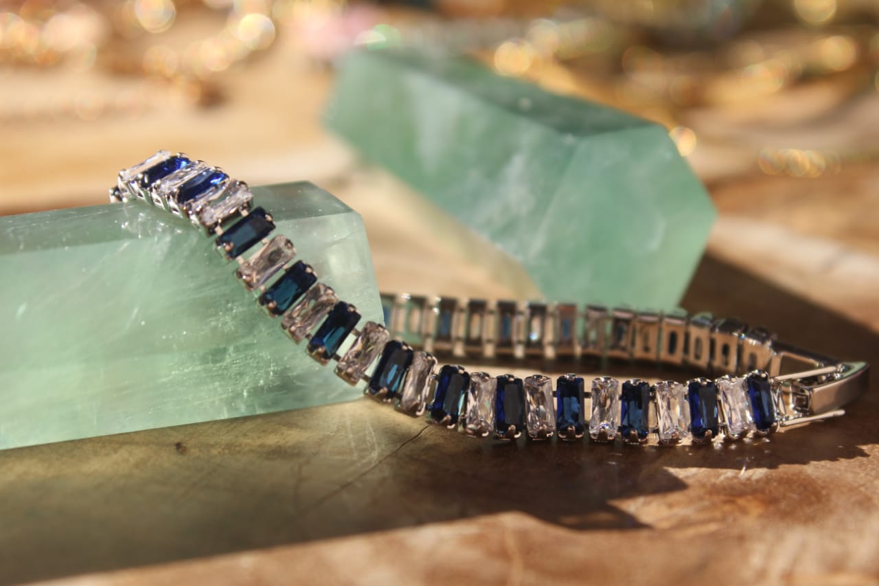 MULTIPLE BLUE & WHITE DIAMONDS BRACELET