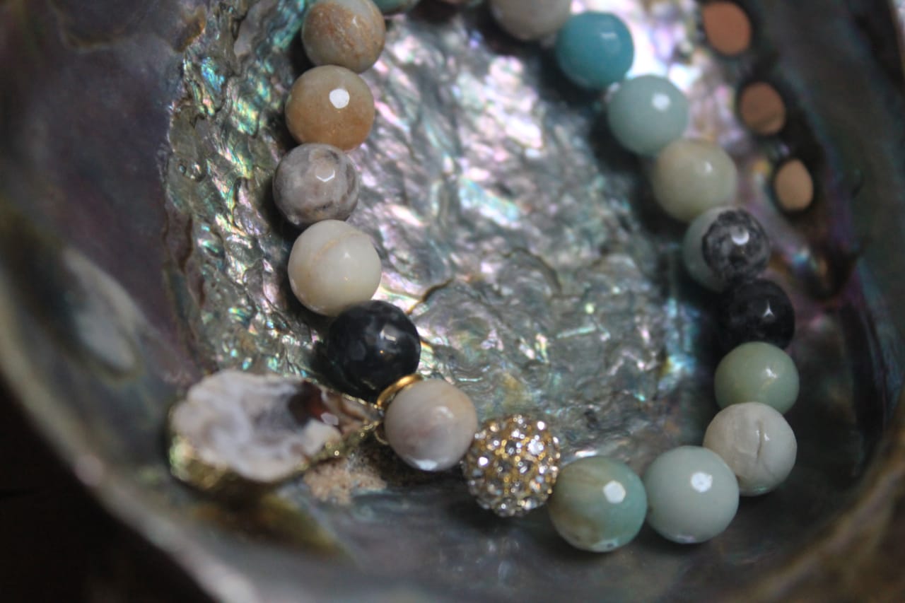 MULTICOLOR PEARLS PLATED BRACELET