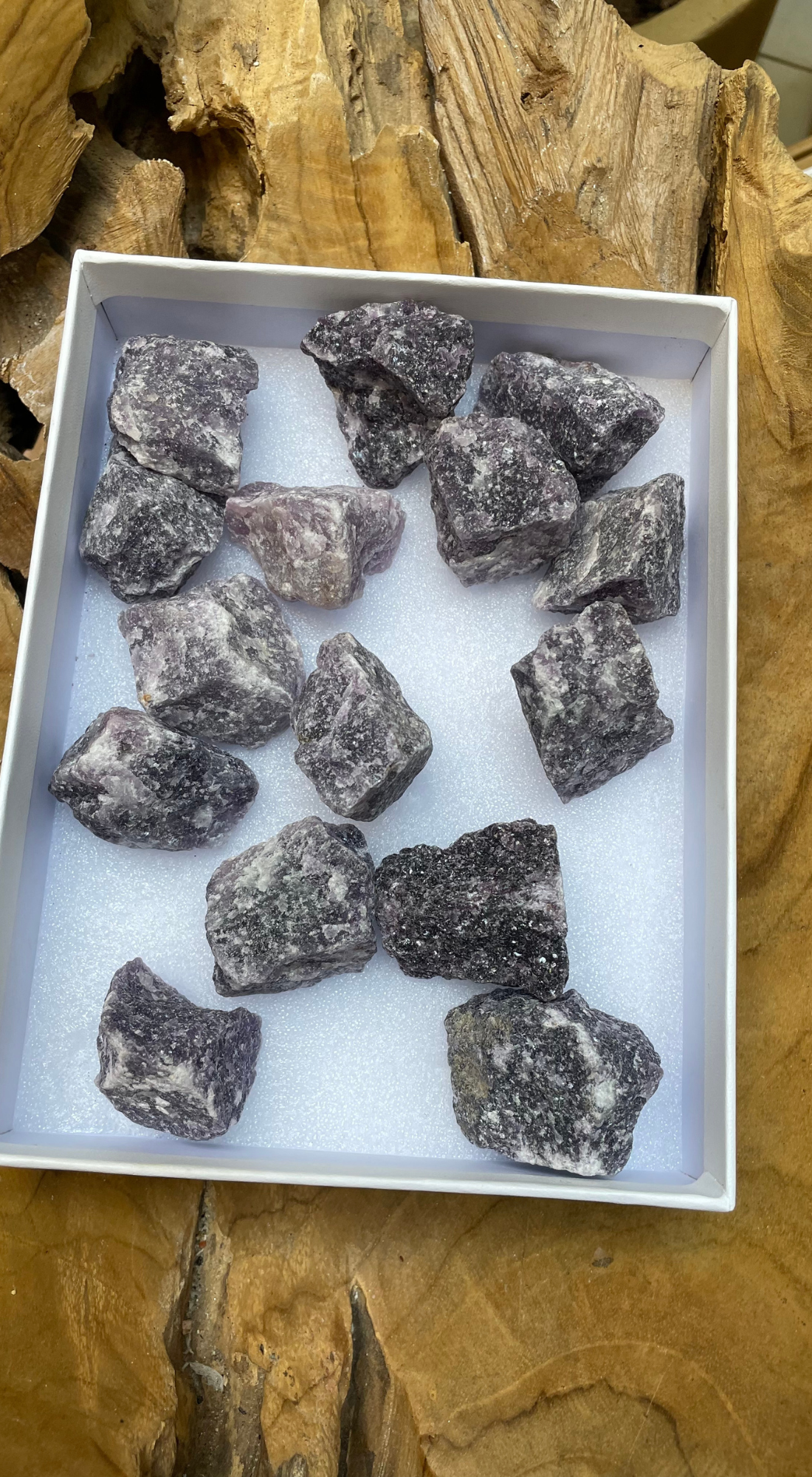 GRAY MEDIUM AMETHYST