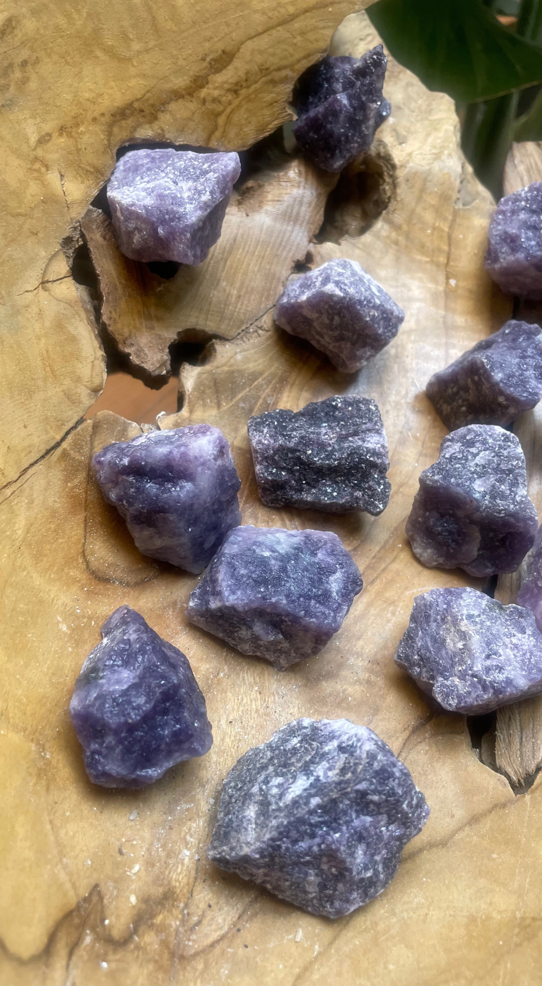 GRAY MEDIUM AMETHYST