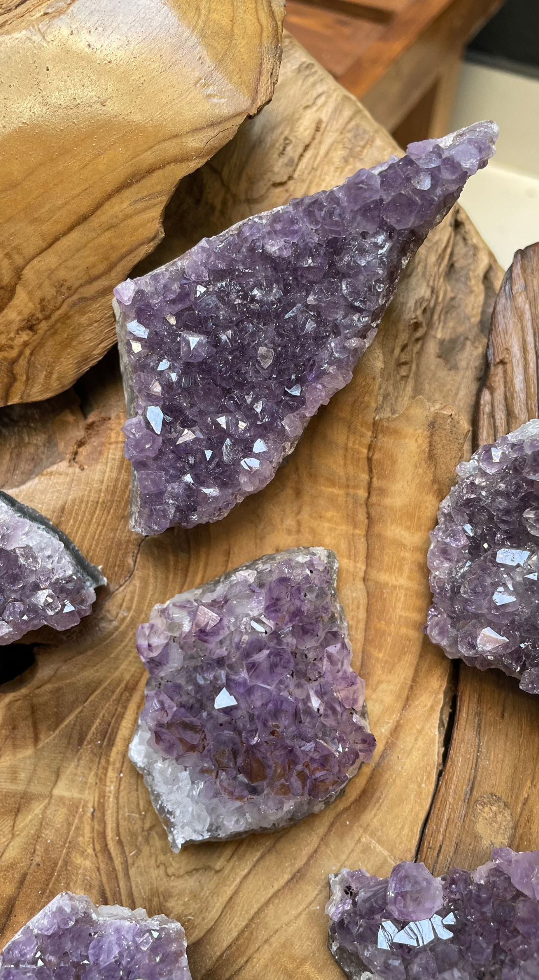 GLOSSY PURPLE LARGE AMETHYST