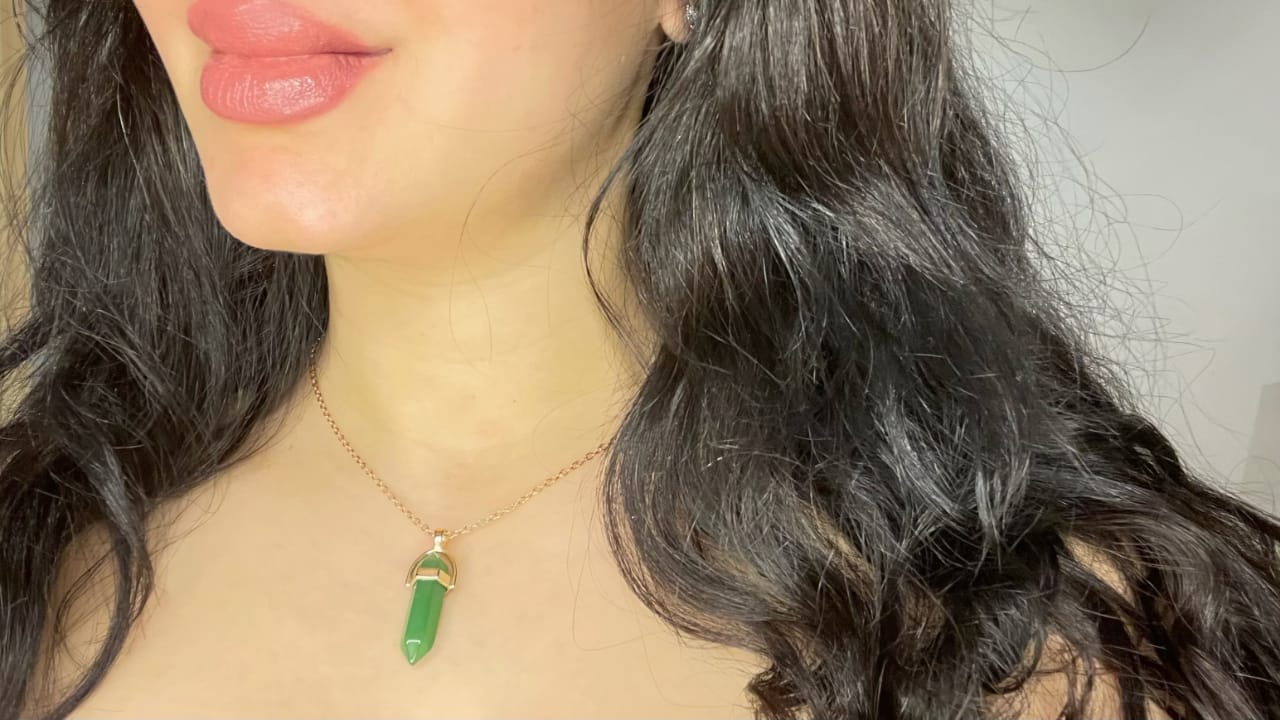 GREEN LONG STONE GOLD NECKLACE