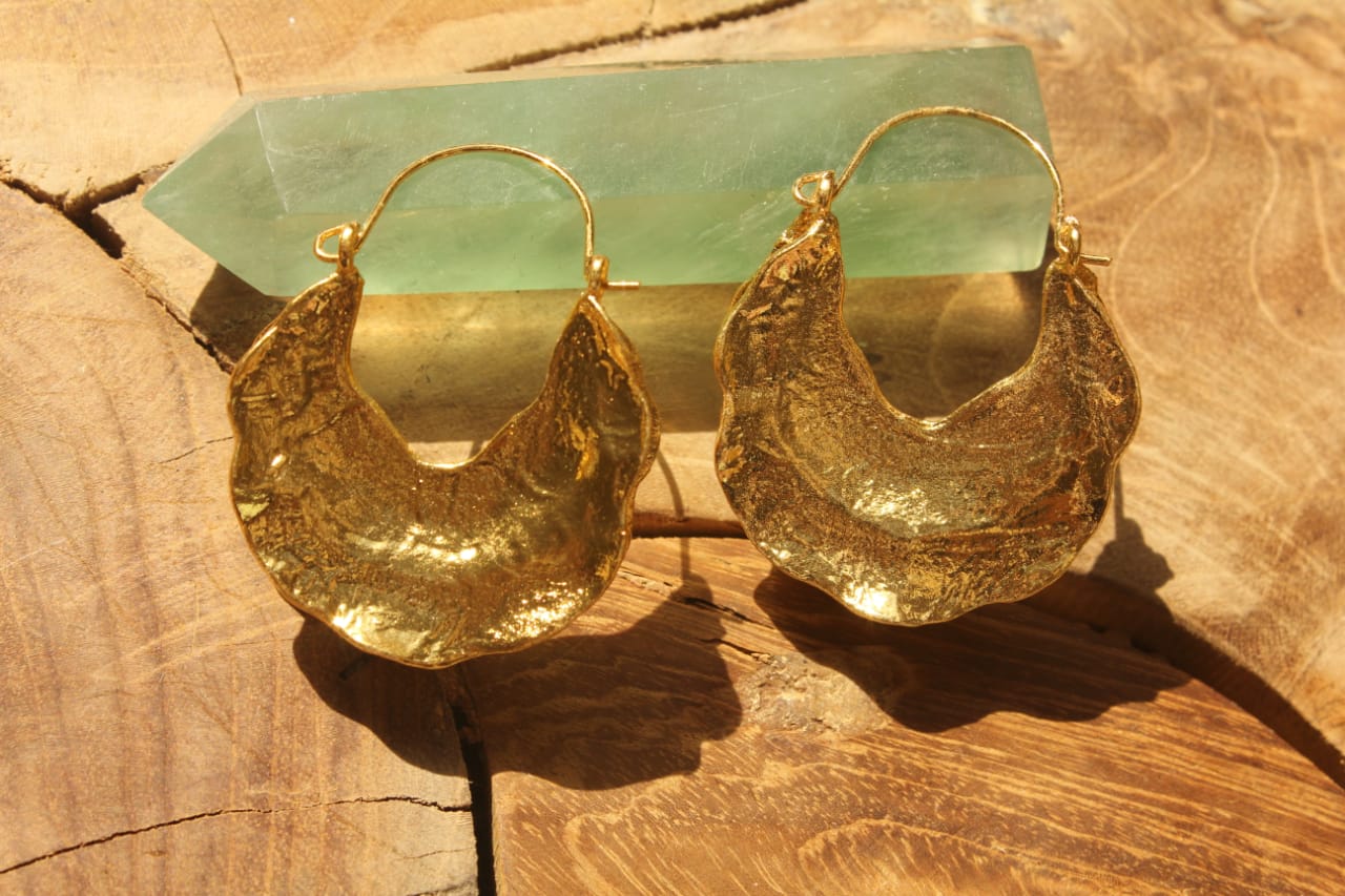 GOLD TONE HOOP EARRINGS