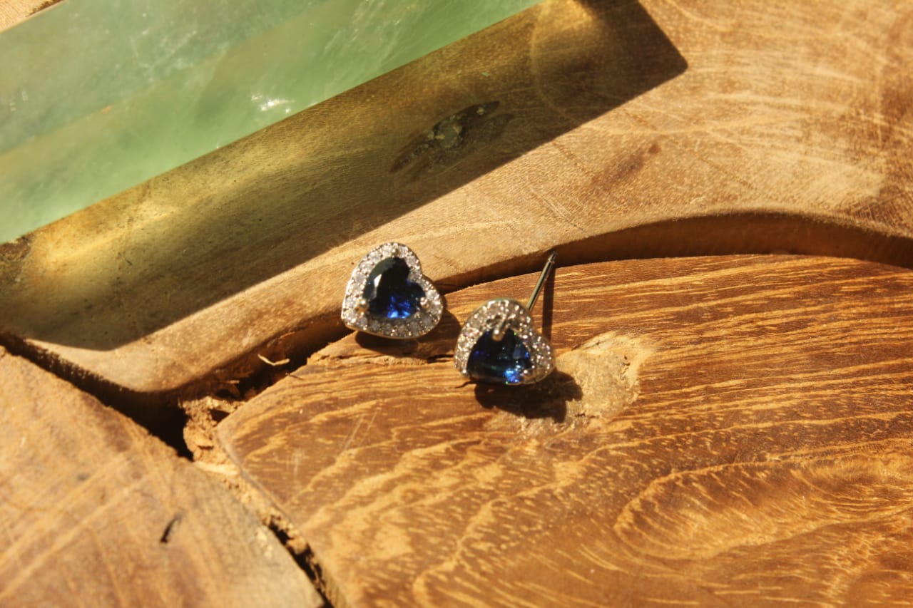 WHITE SAPPHIRE BLUE HEART STUD EARRINGS