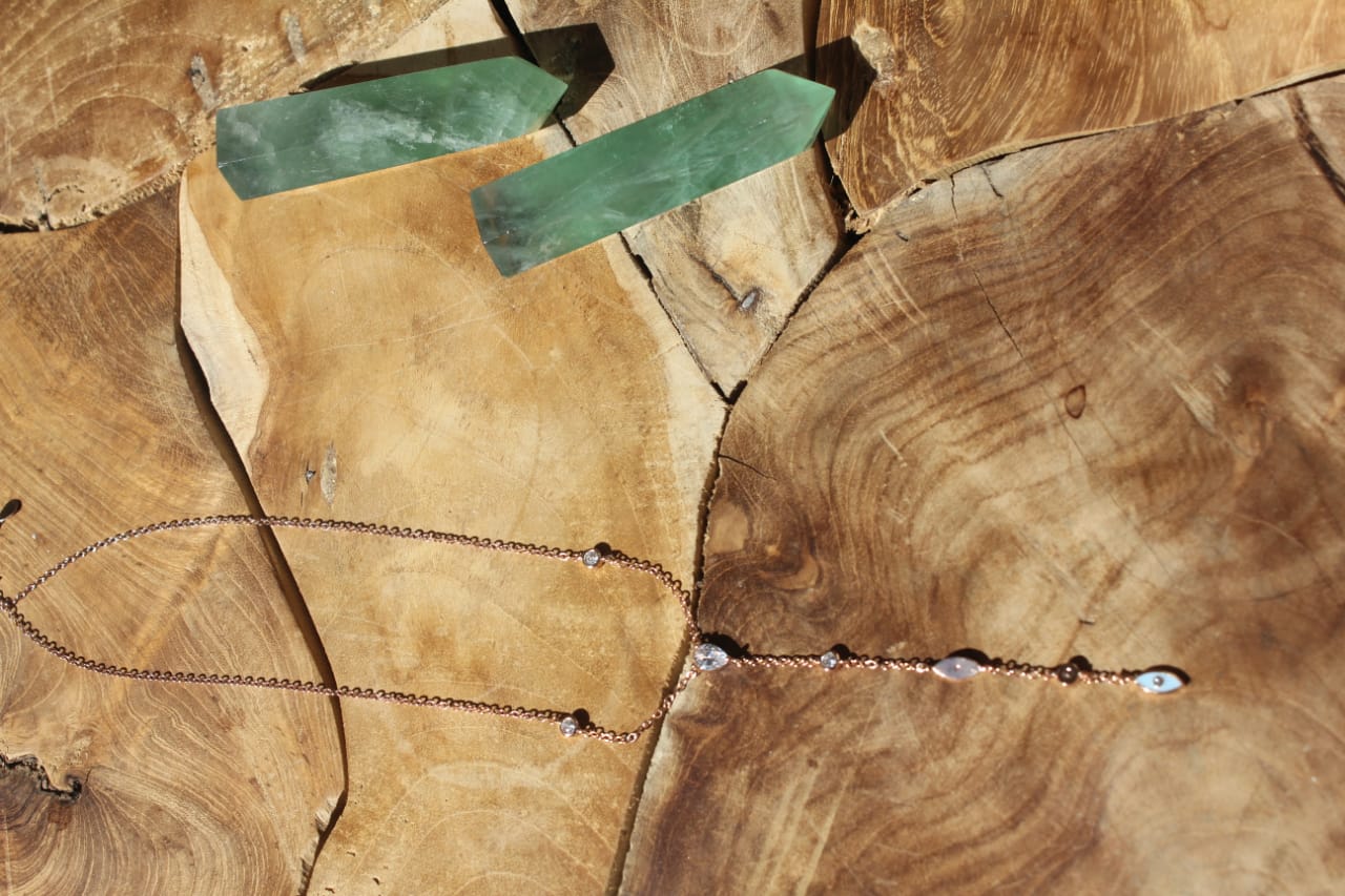 TEARDROP DIAMOND GOLD NECKLACE