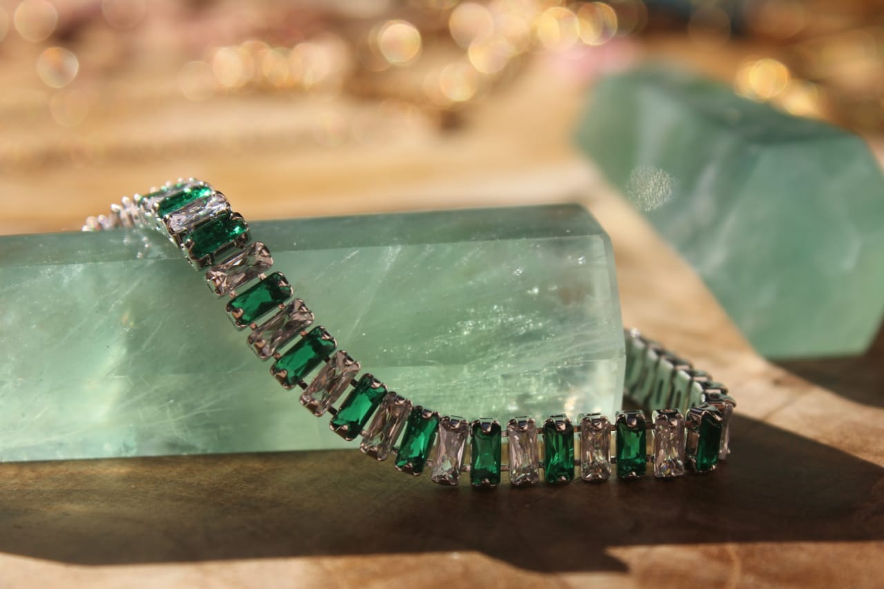 MULTIPLE GREEN & WHITE DIAMONDS BRACELET