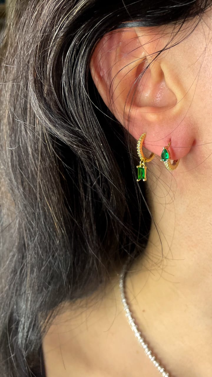 GOLD PLATED EARRINGS WITH GREEN STONE