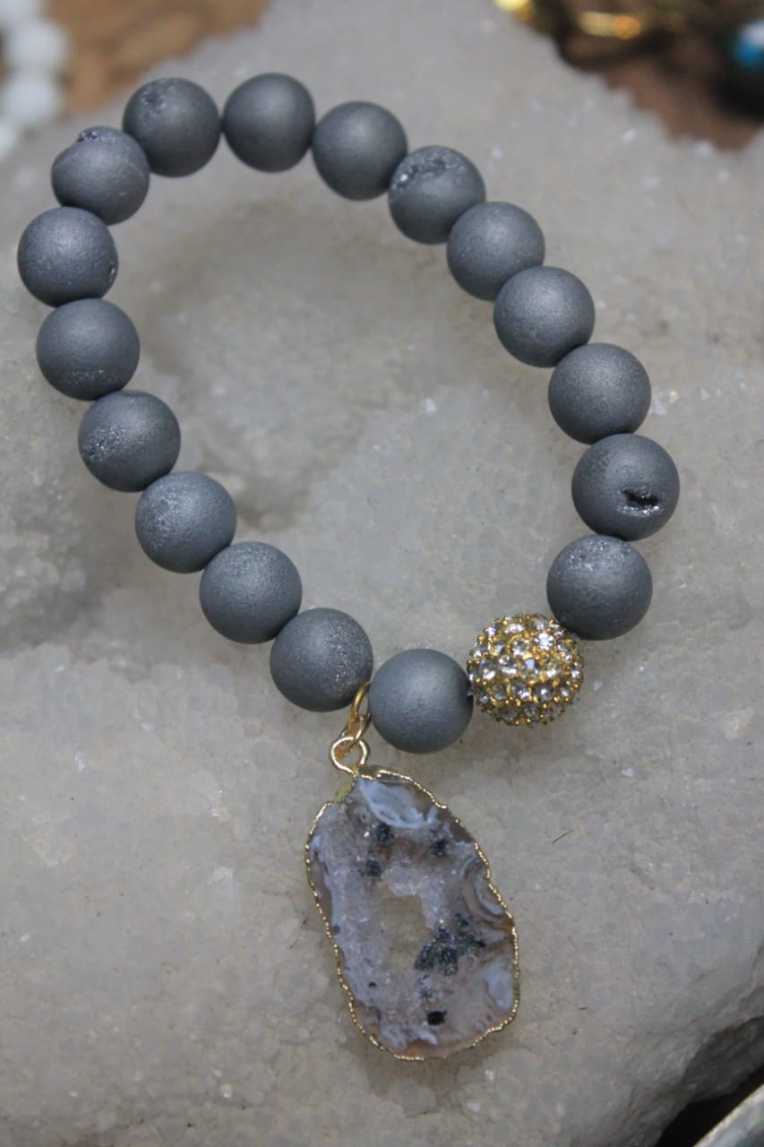 GRAY PEARLS BRACELET