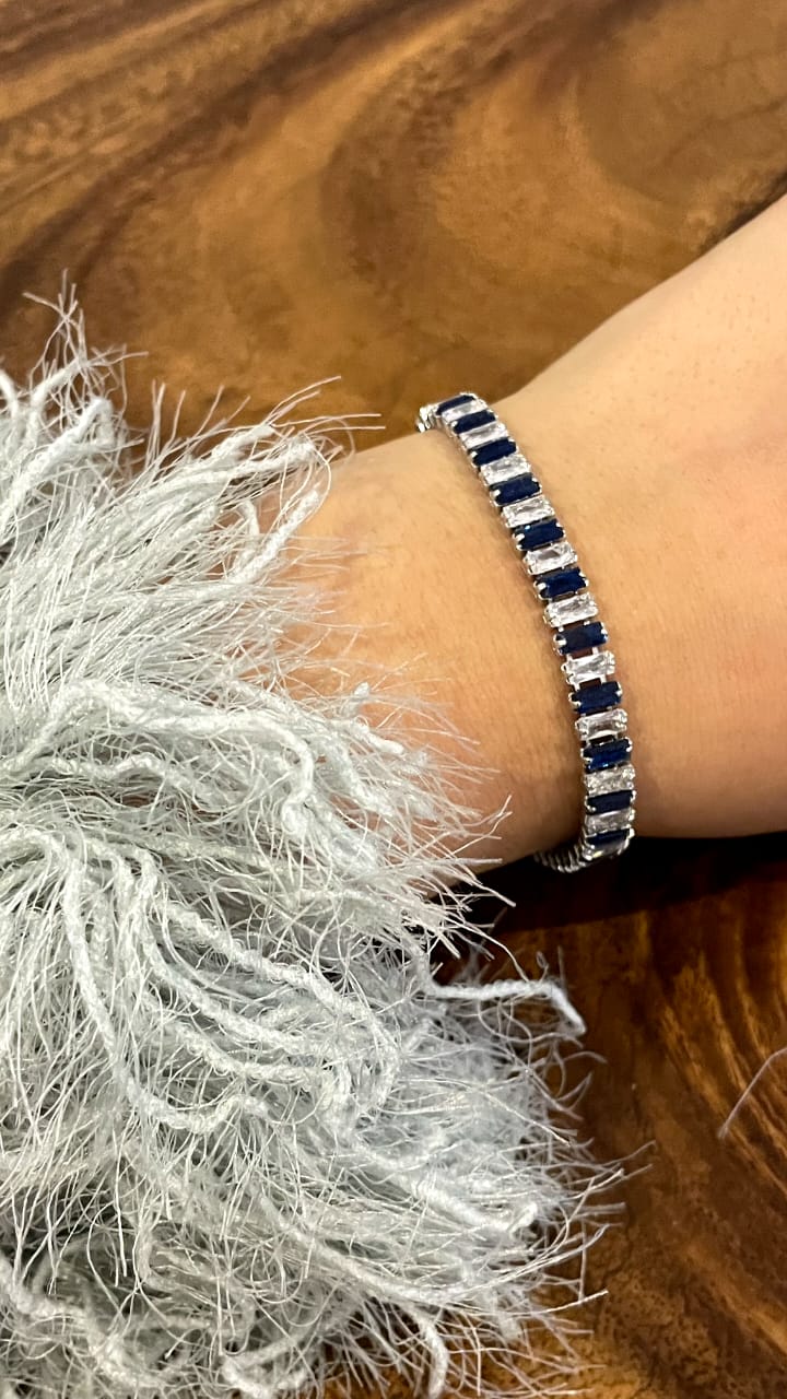 MULTIPLE BLUE & WHITE DIAMONDS BRACELET