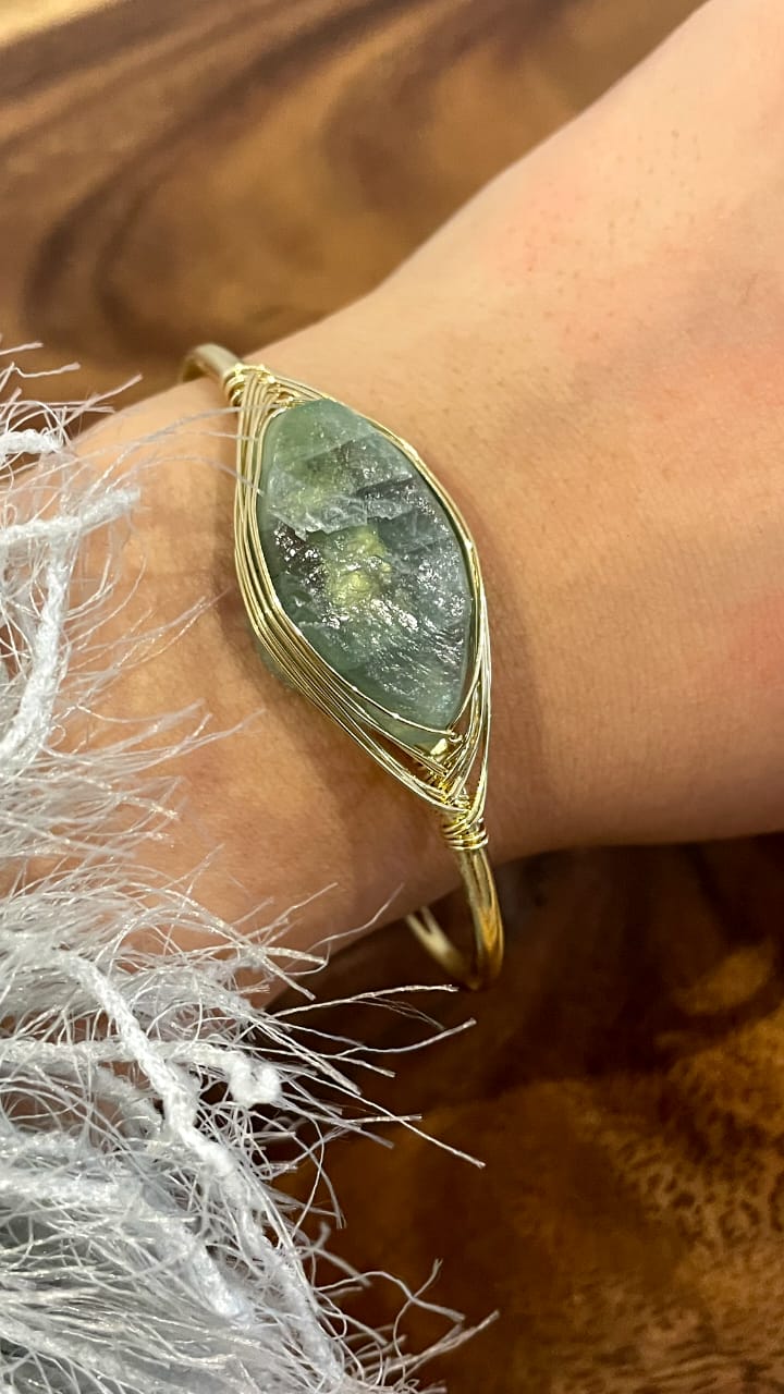 ENGRAVED CUFF GREEN STONE GOLD BRACELET