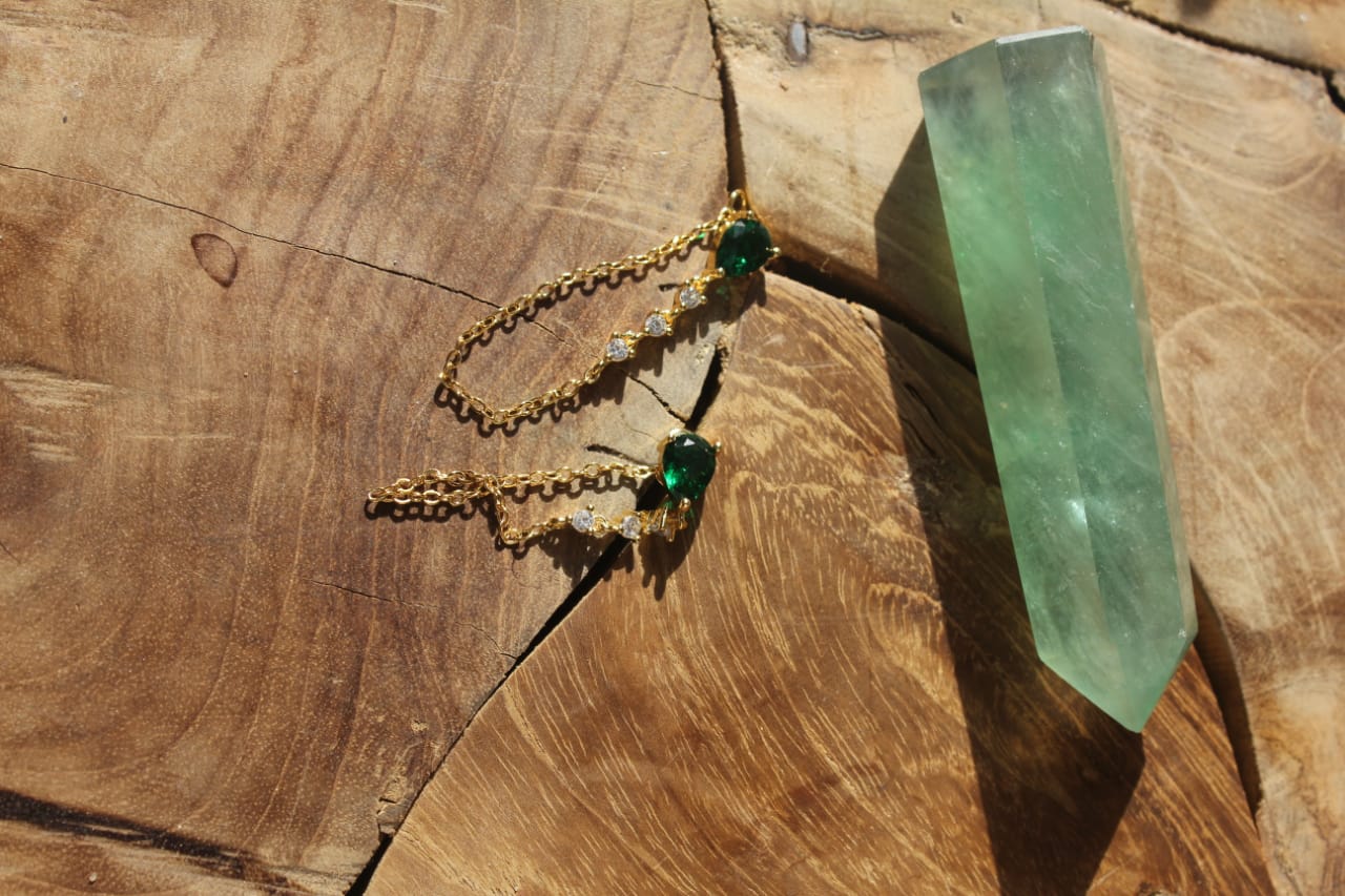 GREEN & WHITE STONES GOLD EARRING