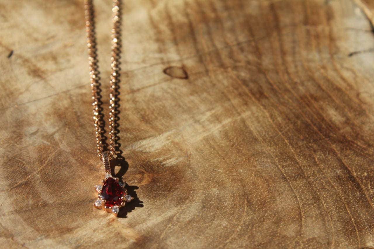 RED DIAMOND STONE GOLD NECKLACE