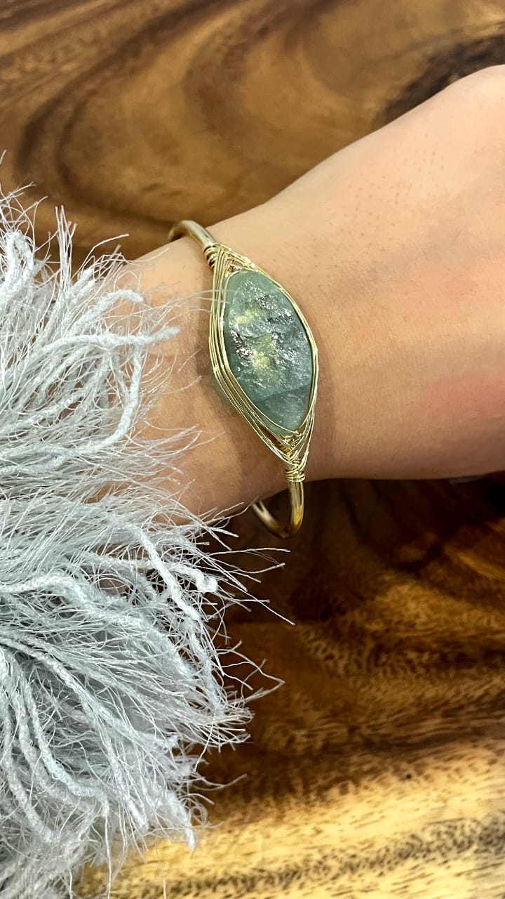 ENGRAVED CUFF GREEN STONE GOLD BRACELET