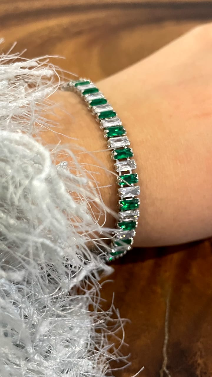 MULTIPLE GREEN & WHITE DIAMONDS BRACELET