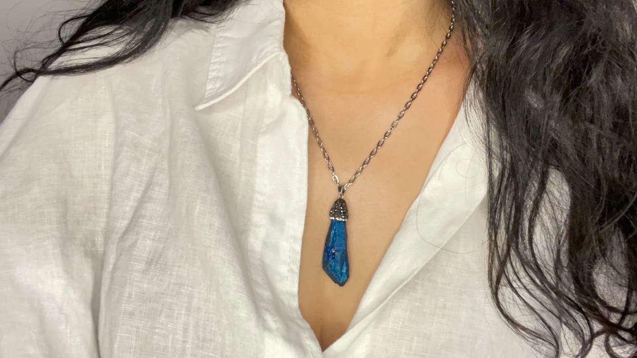 SILVER NECKLACE WITH BLUE STONE