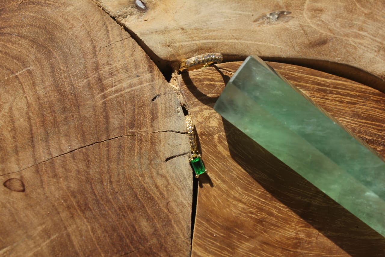 GOLD EARRINGS WITH GREEN STONE