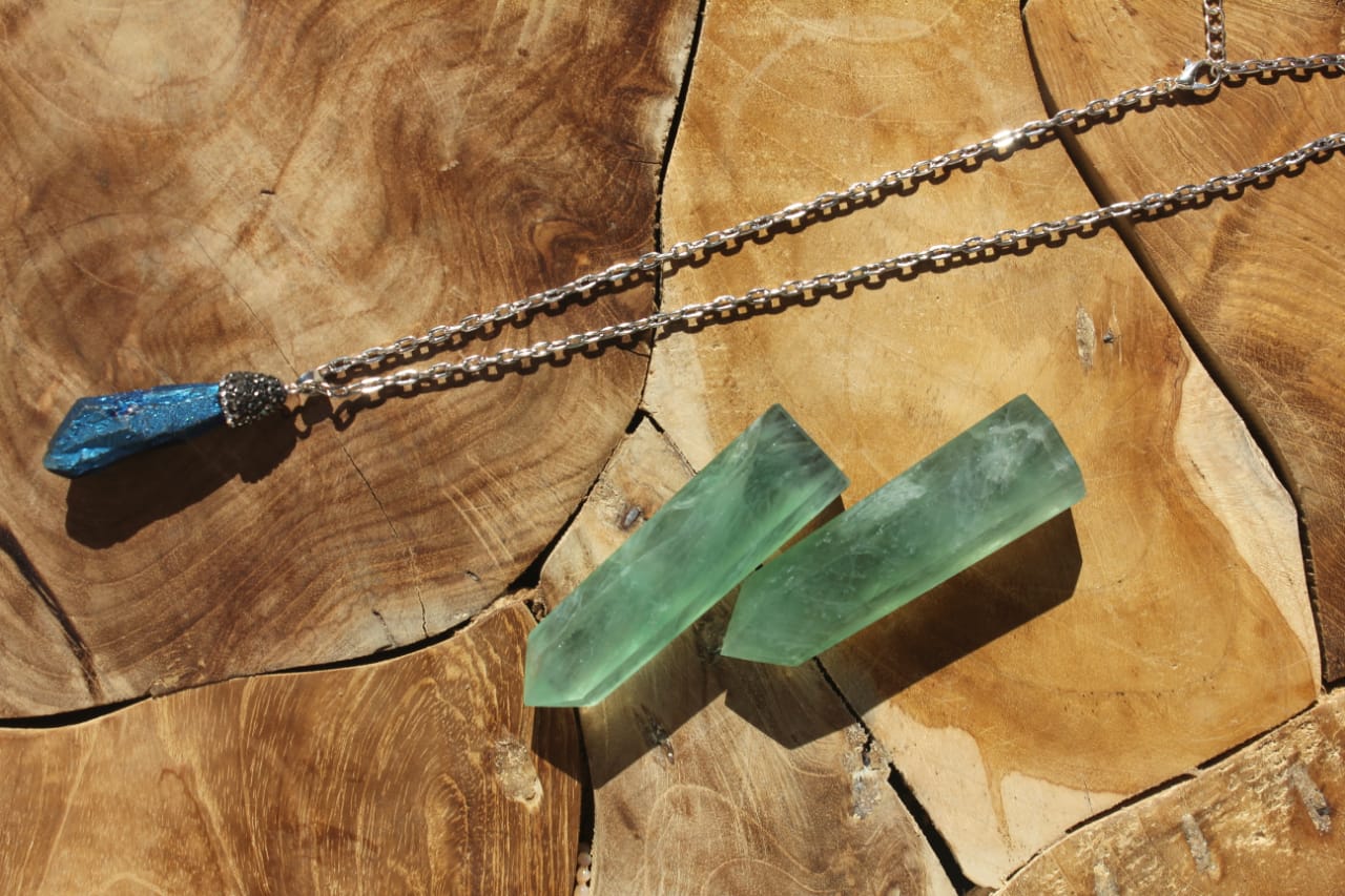 SILVER NECKLACE WITH BLUE STONE