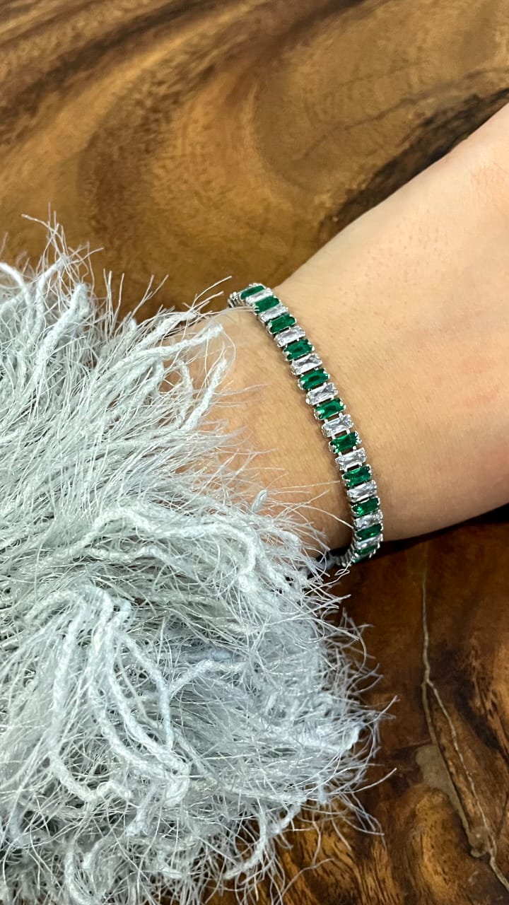 MULTIPLE GREEN & WHITE DIAMONDS BRACELET