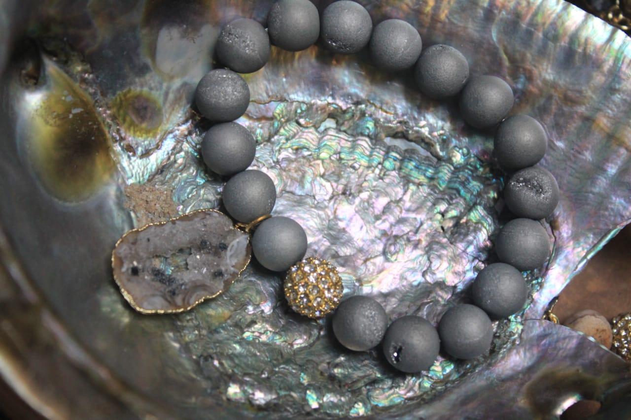 GRAY PEARLS BRACELET