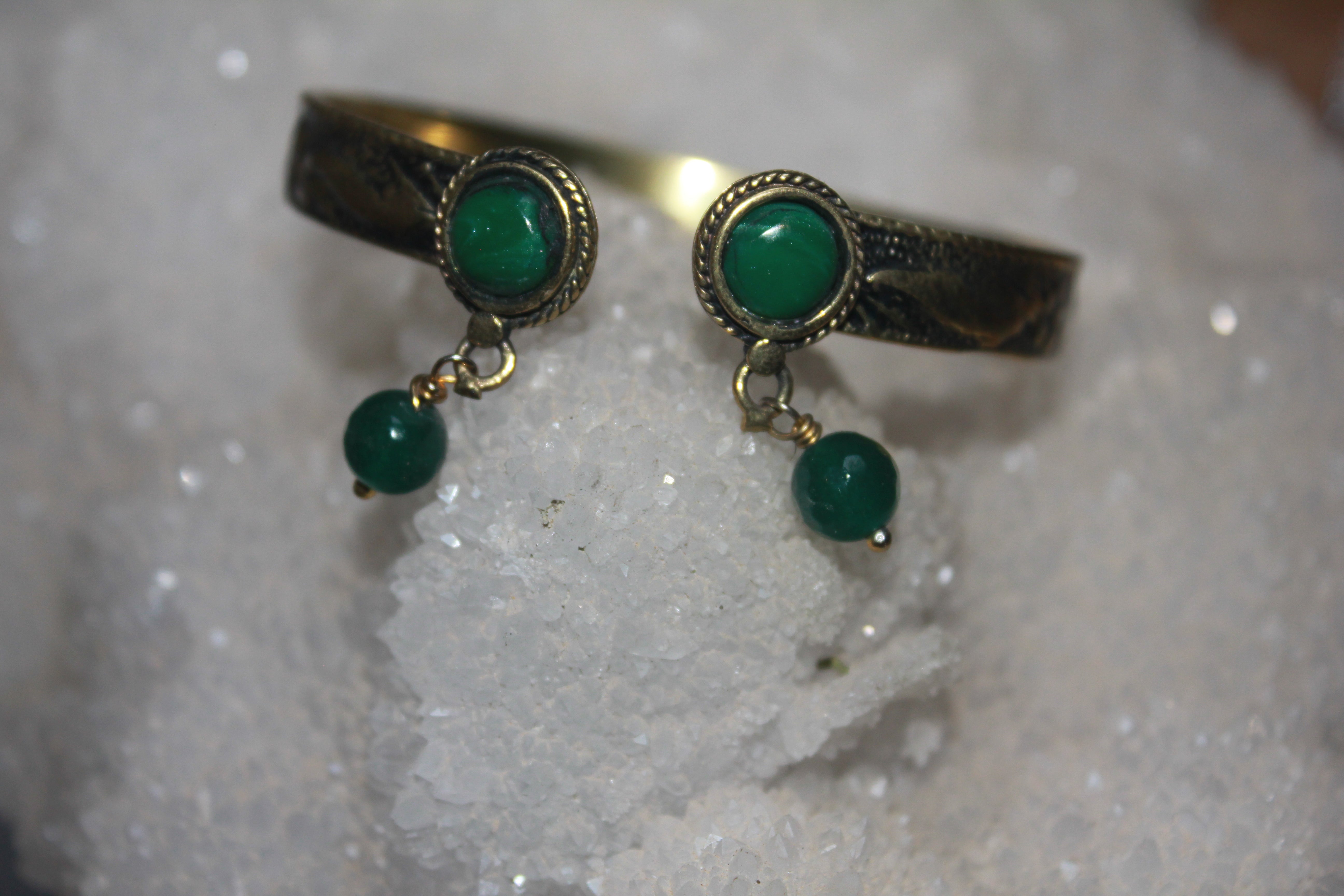 HAND COPPER GOLD BRACELET WITH GREEN STONES