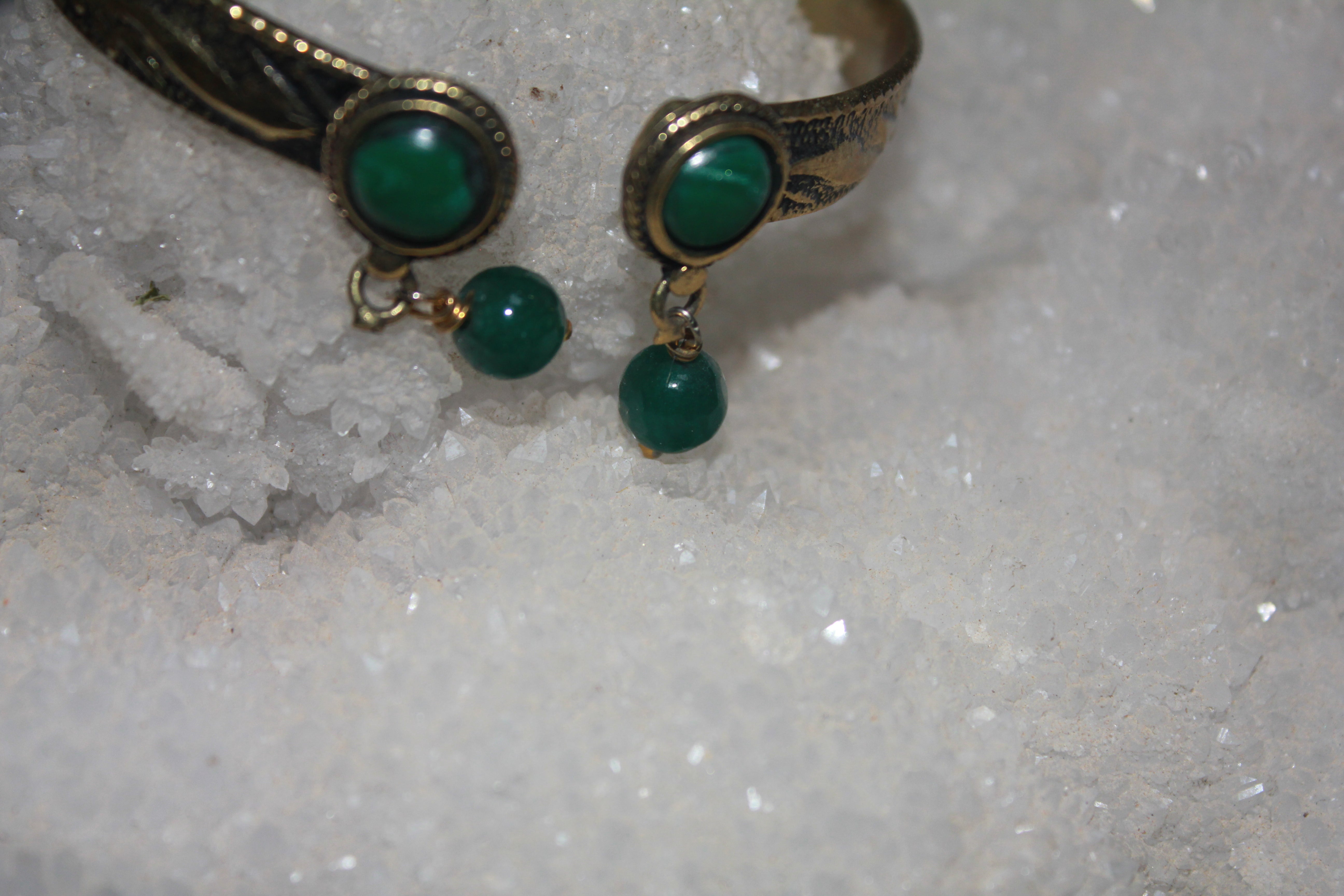 HAND COPPER GOLD BRACELET WITH GREEN STONES