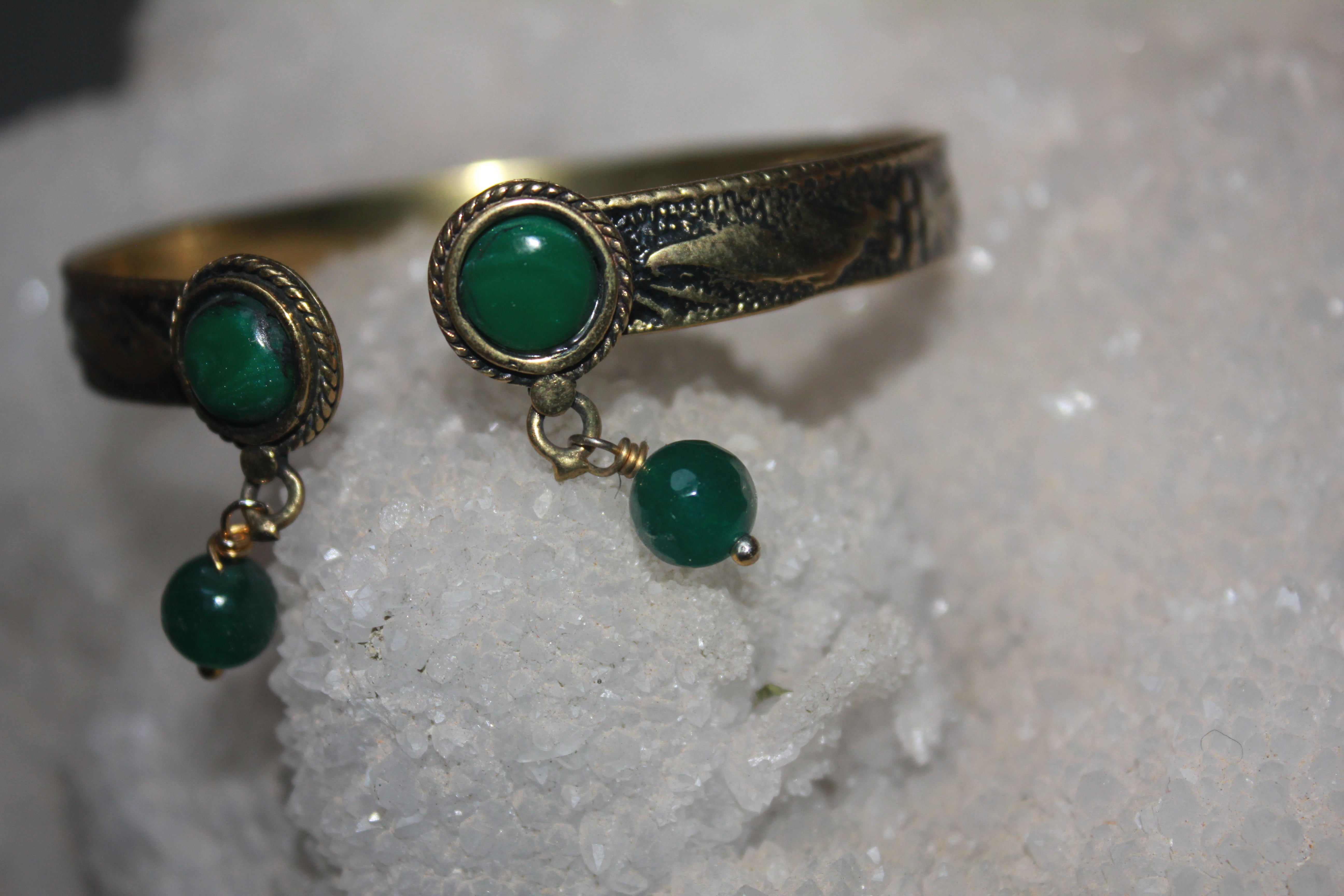 HAND COPPER GOLD BRACELET WITH GREEN STONES