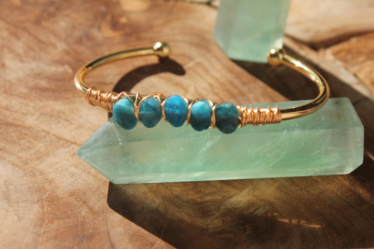 ENGRAVED CUFF BLUE STONES GOLD BRACELET