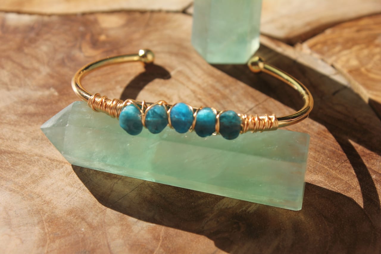 ENGRAVED CUFF BLUE STONES GOLD BRACELET