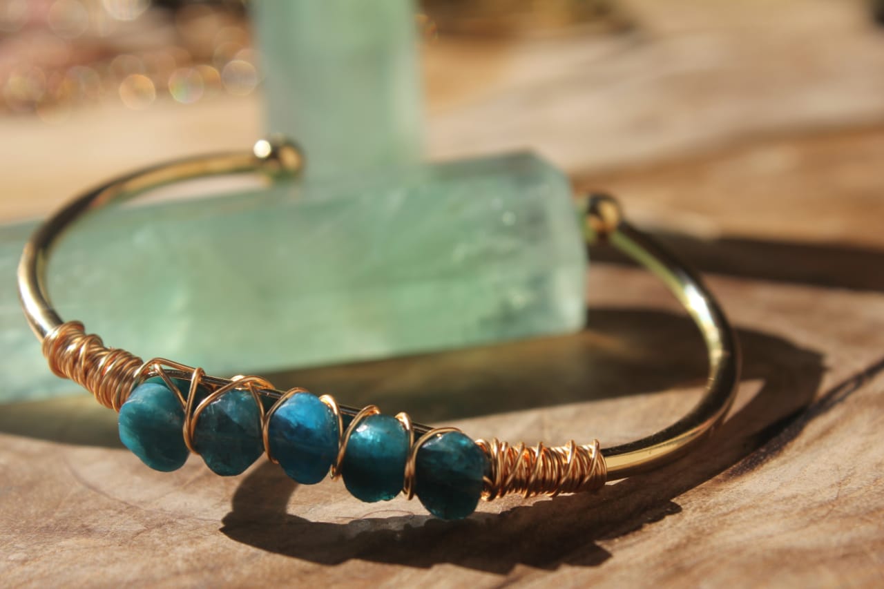 ENGRAVED CUFF BLUE STONES GOLD BRACELET