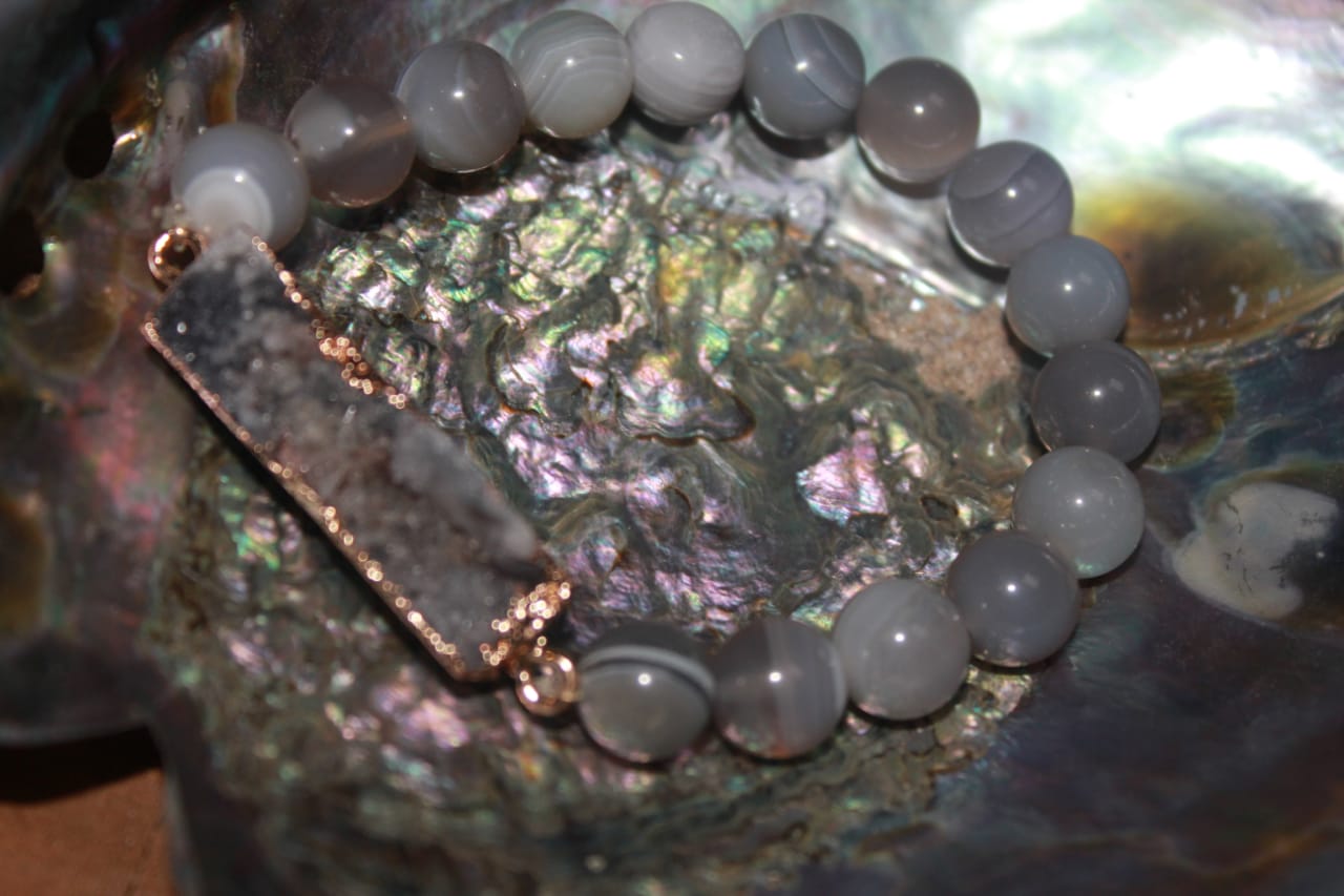 GRAY PEARLS BRACELET WITH STONE