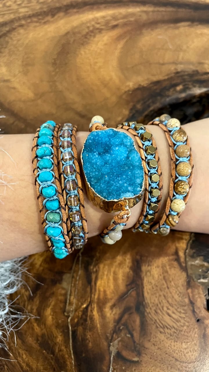 MULTIPLE ROWS COLORED BRACELET WITH BLUE STONE