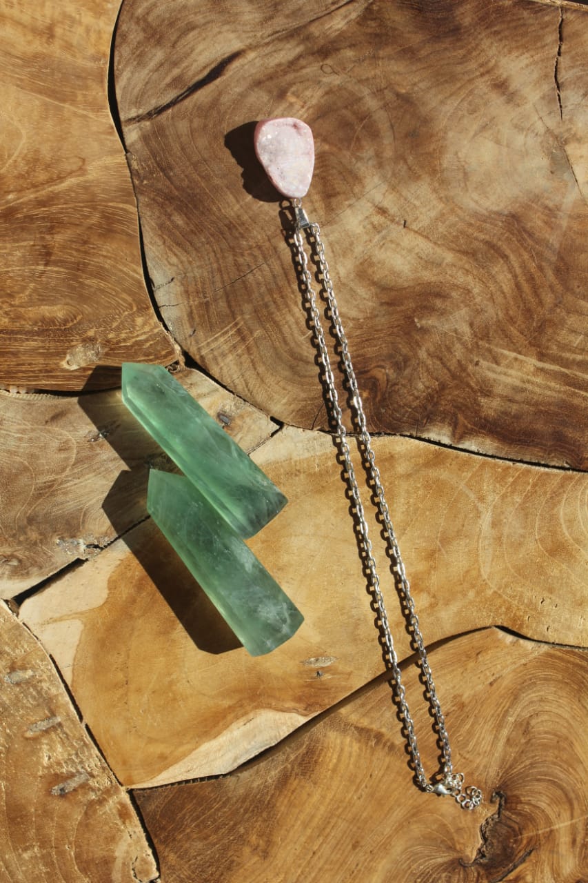 SILVER NECKLACE WITH ROSE STONE