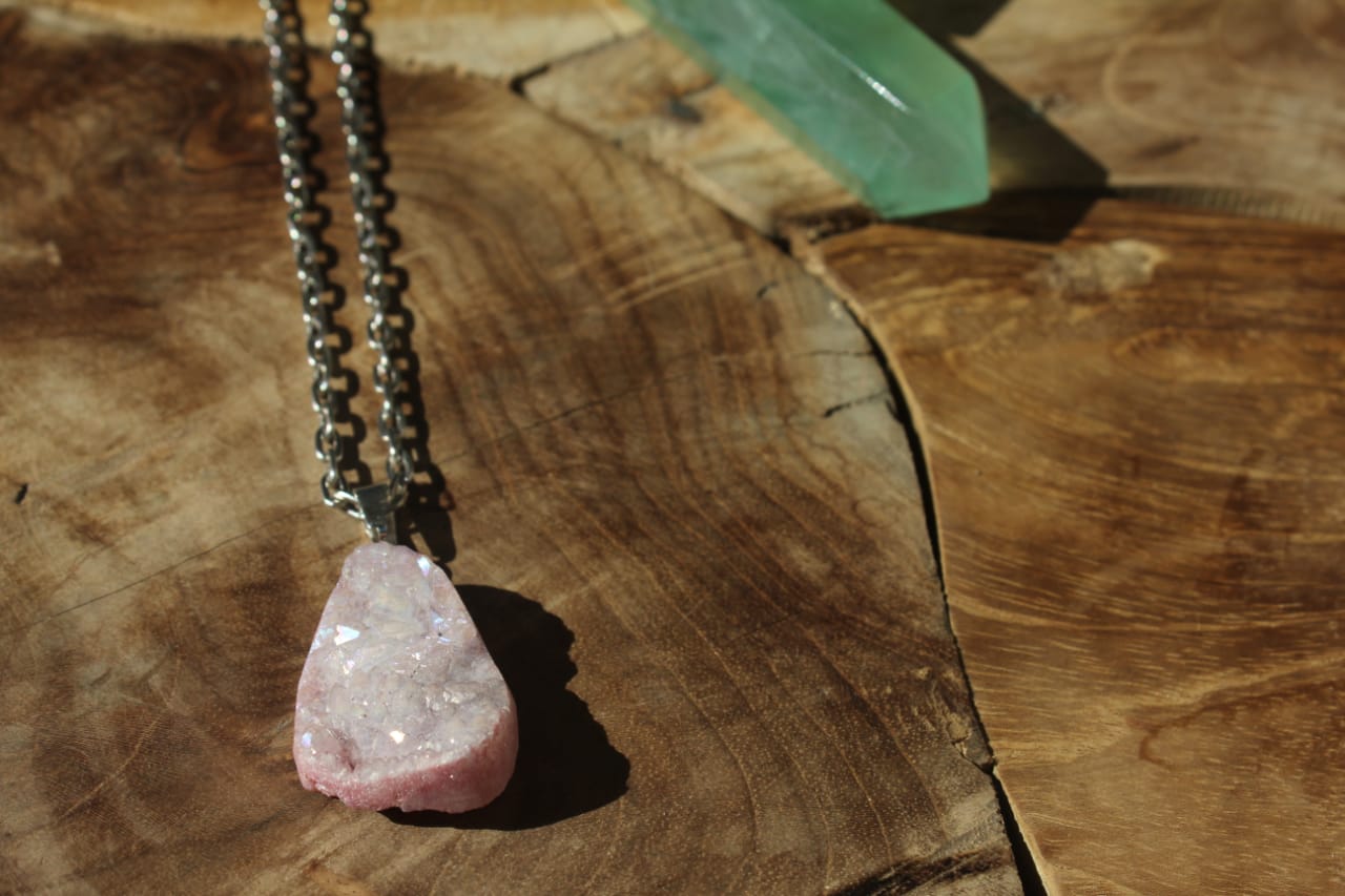 SILVER NECKLACE WITH ROSE STONE