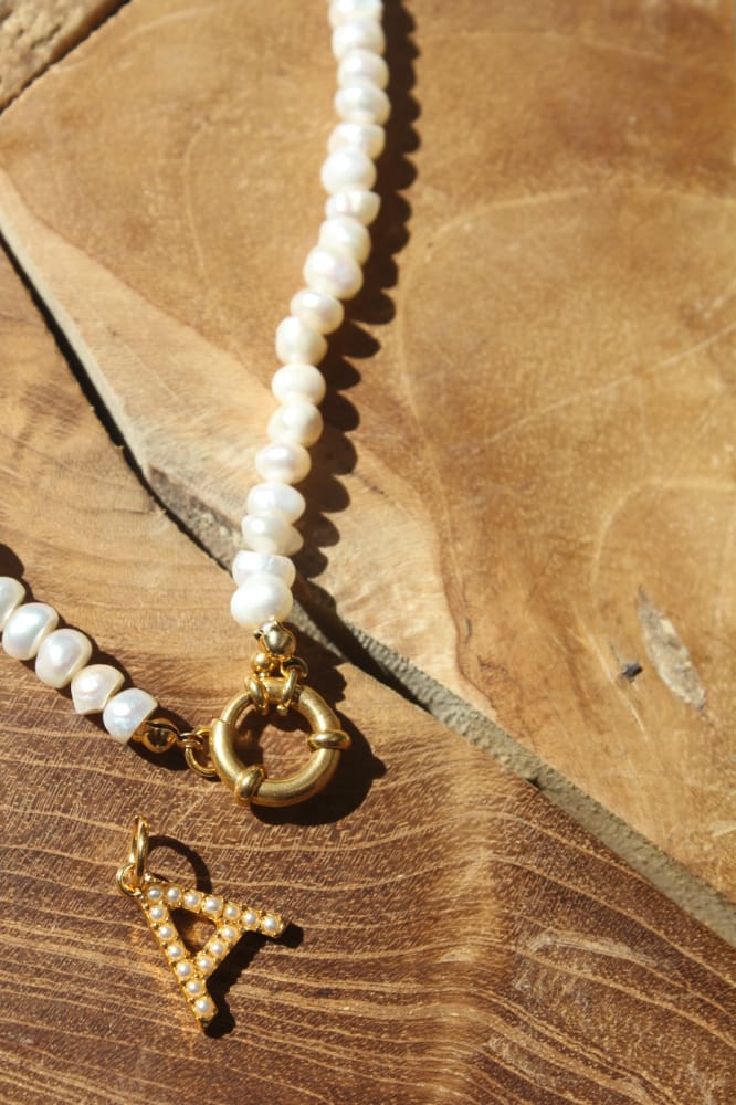 GOLD LETTER PEARLS NECKLACE