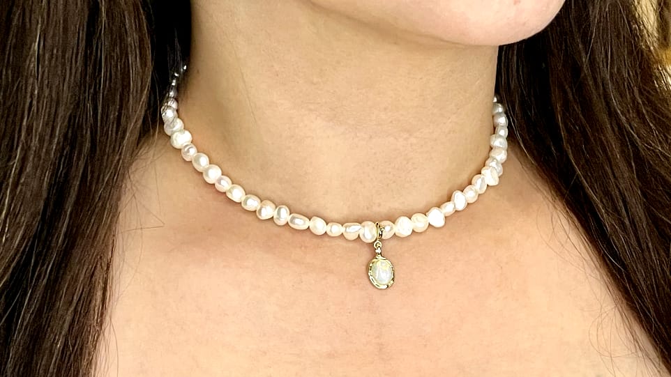 WHITE PEARLS NECKLACE