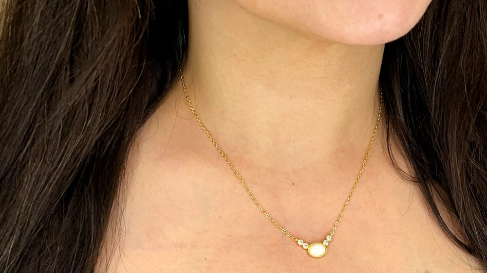 WHITE PEARL STONE GOLD NECKLACE