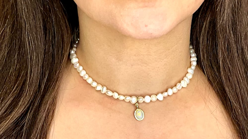 WHITE PEARLS NECKLACE