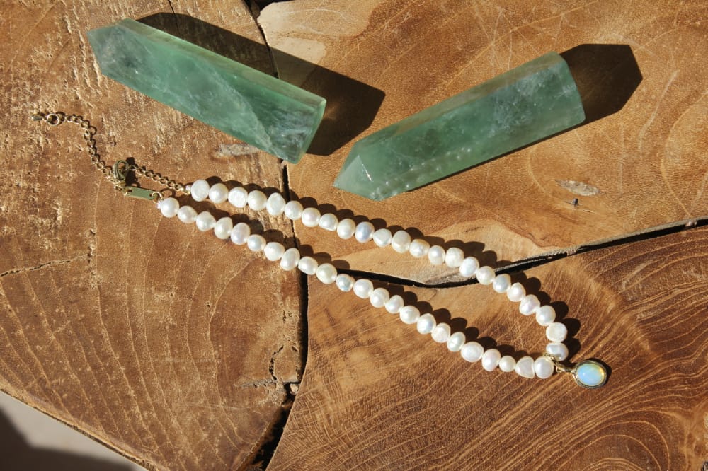 WHITE PEARLS NECKLACE