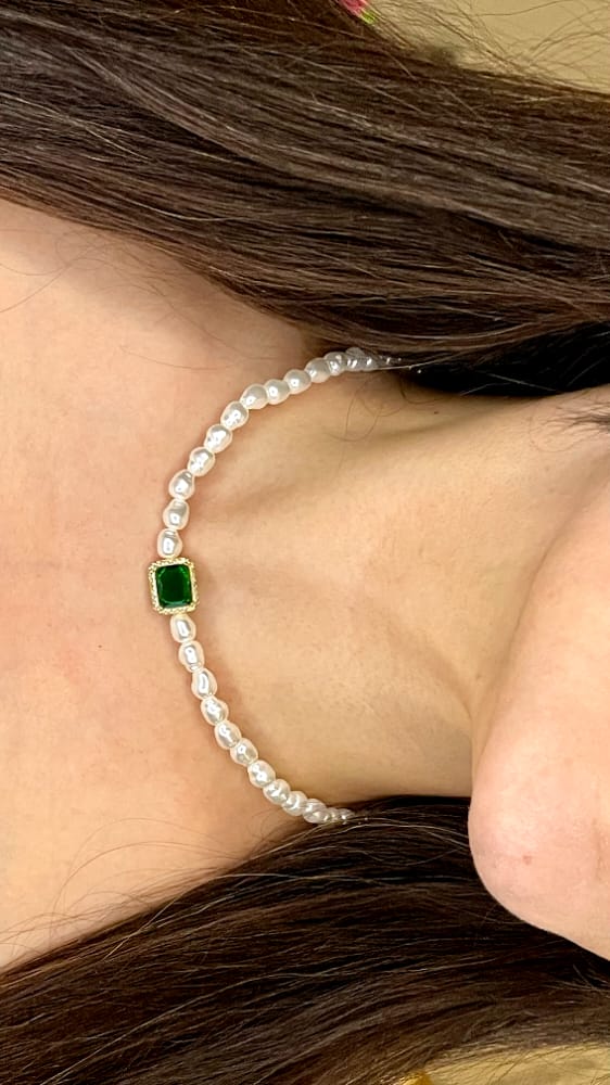 GREEN STONE WHITE PEARLS NECKLACE