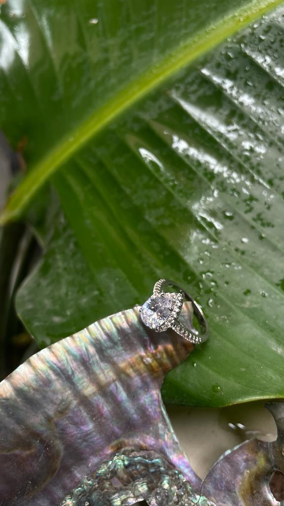 SILVER DIAMOND RING