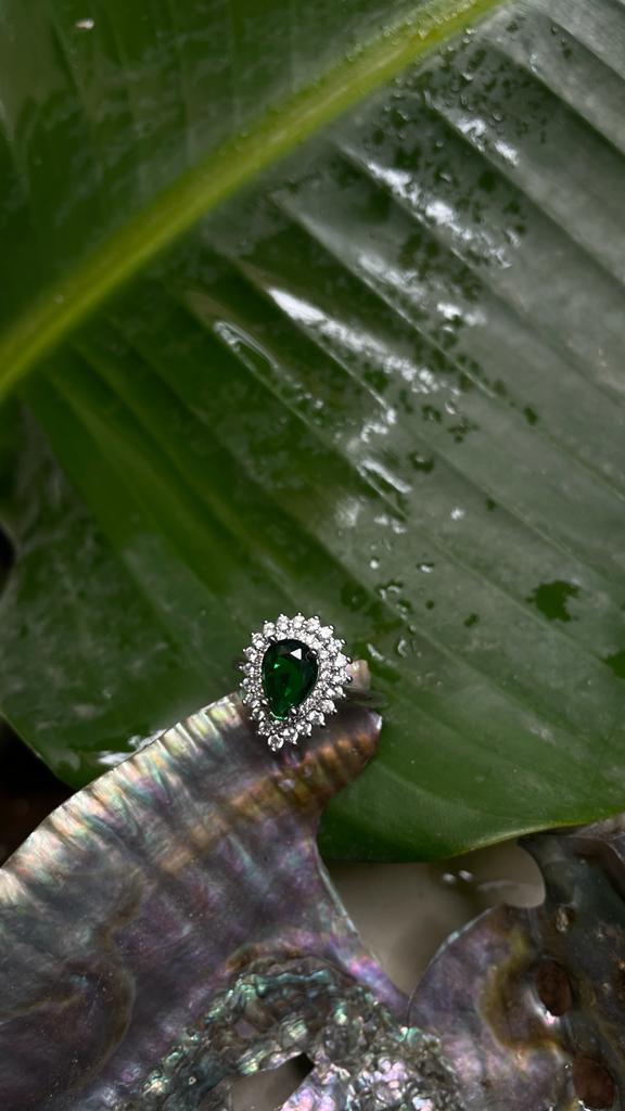 GREEN DIAMOND SILVER HEART RING