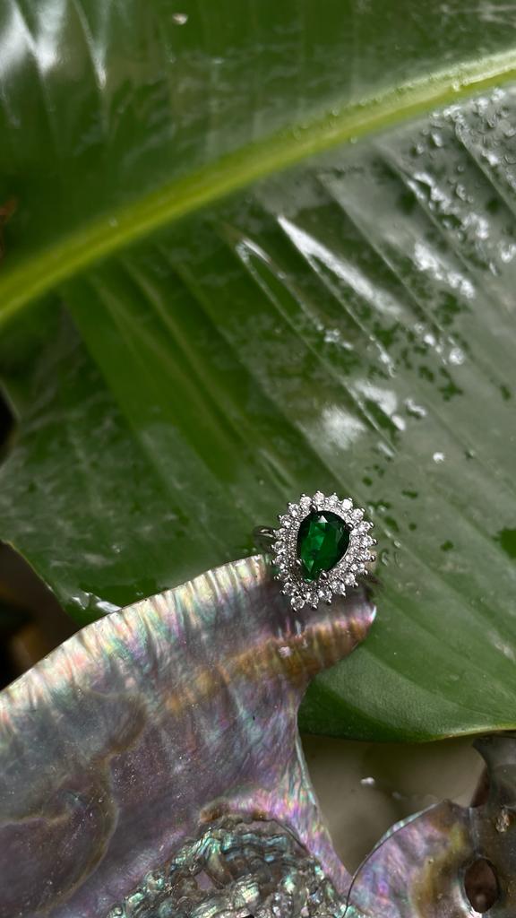 GREEN DIAMOND SILVER HEART RING