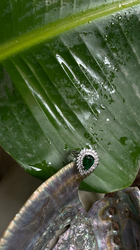 GREEN DIAMOND SILVER HEART RING